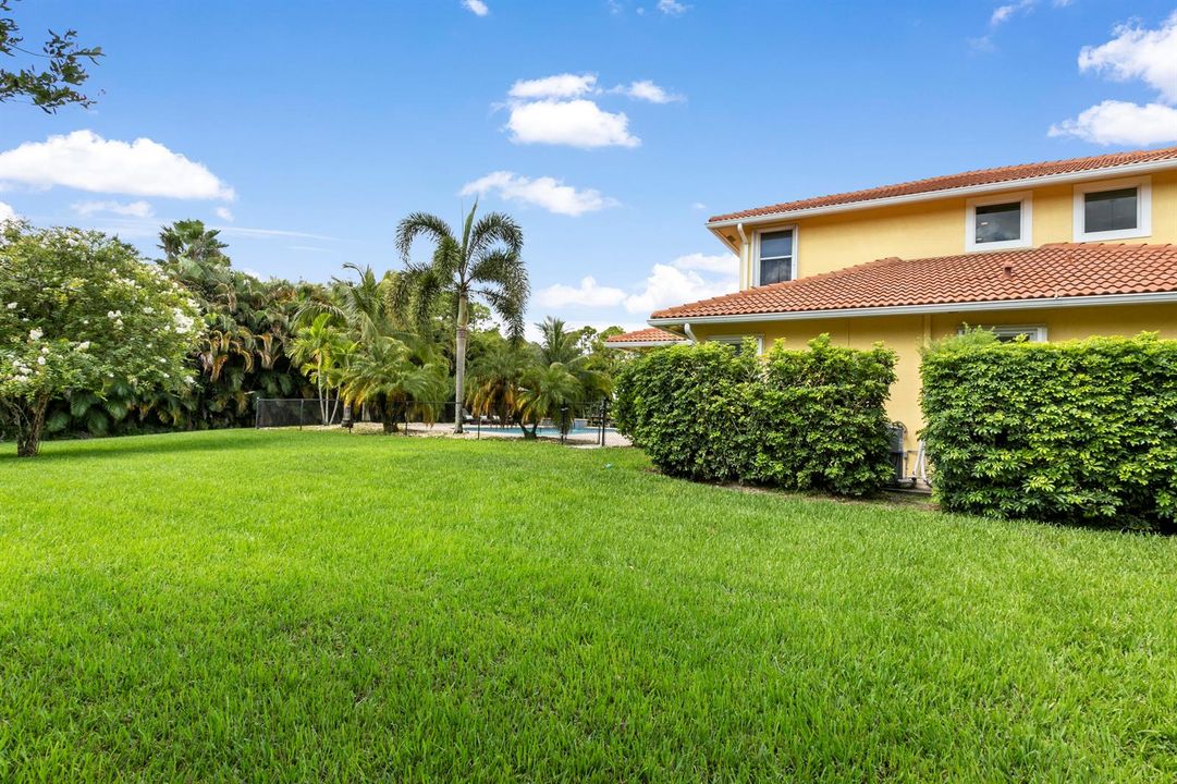SIDE YARD
