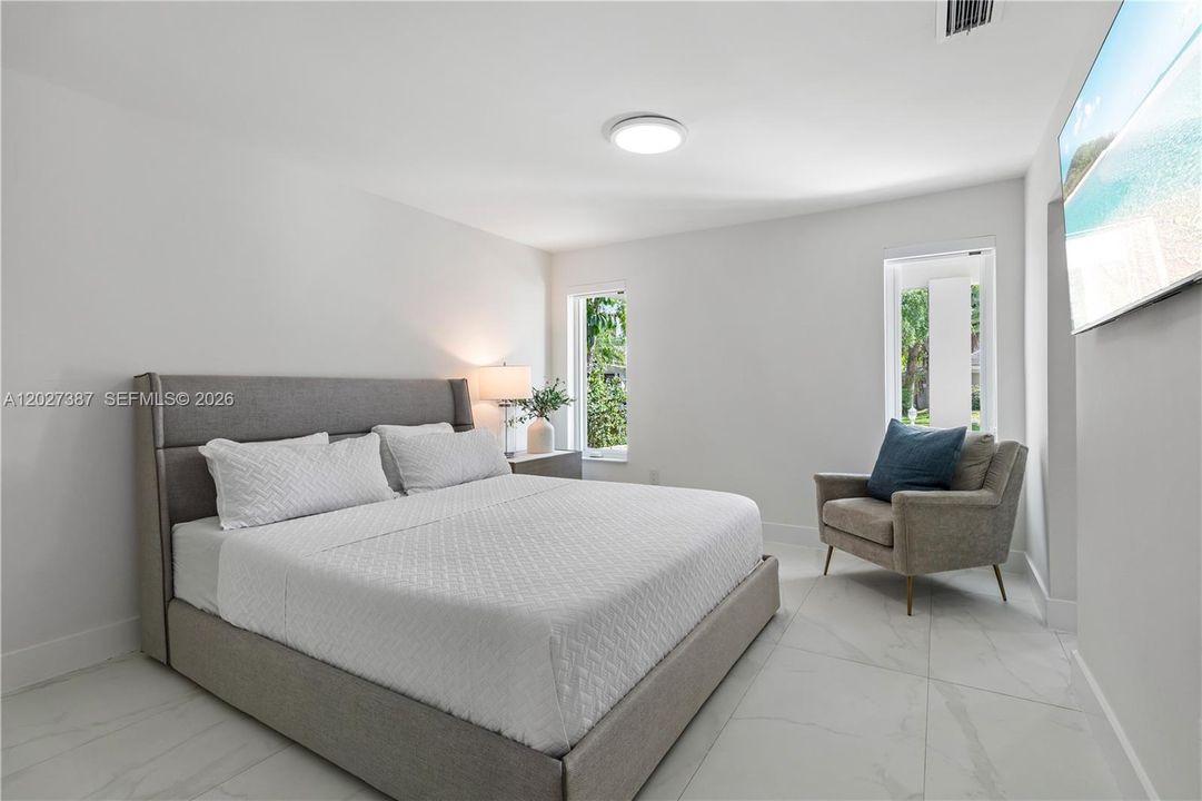 En Renta: $20,000 (5 camas, 5 baños, 4200 Pies cuadrados)