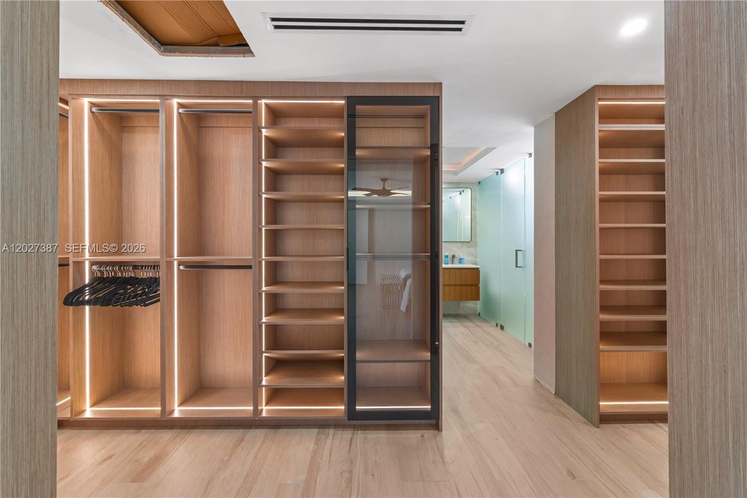 En Renta: $20,000 (5 camas, 5 baños, 4200 Pies cuadrados)