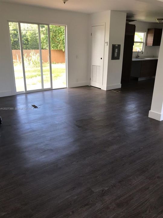 For Sale: $430,000 (4 beds, 3 baths, 1377 Square Feet)