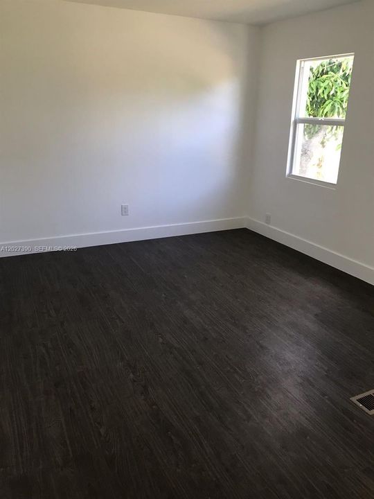 For Sale: $430,000 (4 beds, 3 baths, 1377 Square Feet)