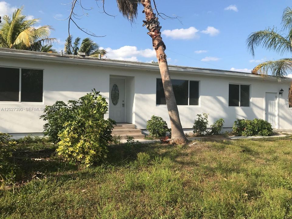 For Sale: $430,000 (4 beds, 3 baths, 1377 Square Feet)