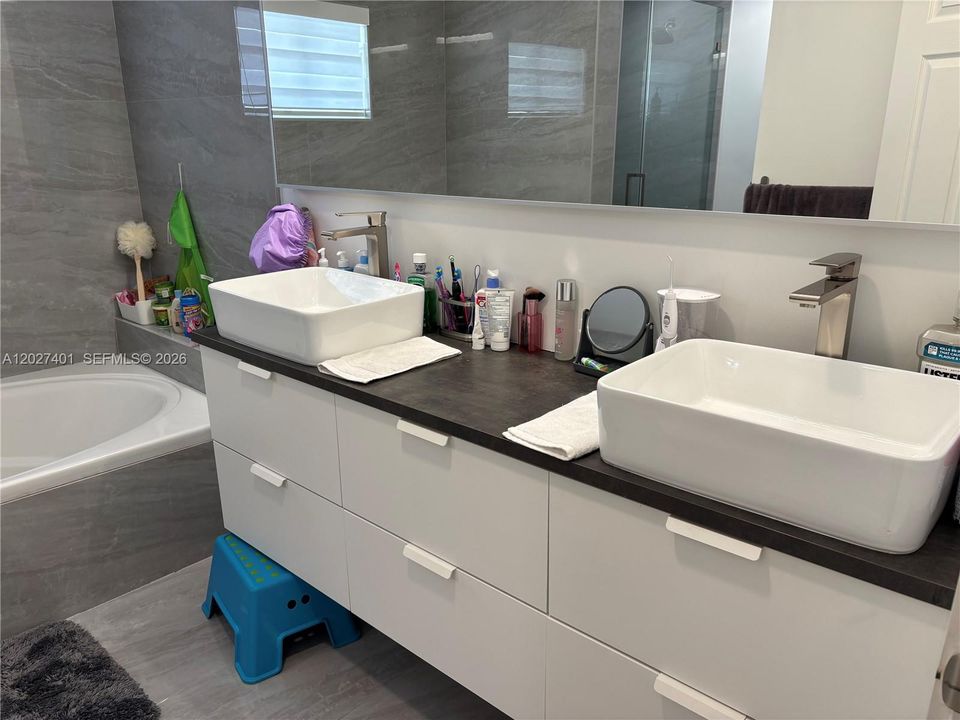For Rent: $4,500 (4 beds, 3 baths, 1898 Square Feet)