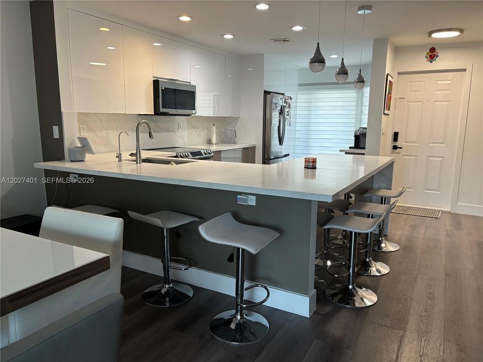 For Rent: $4,500 (4 beds, 3 baths, 1898 Square Feet)