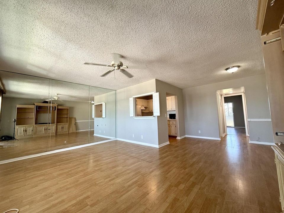 Living Room/Dining Area