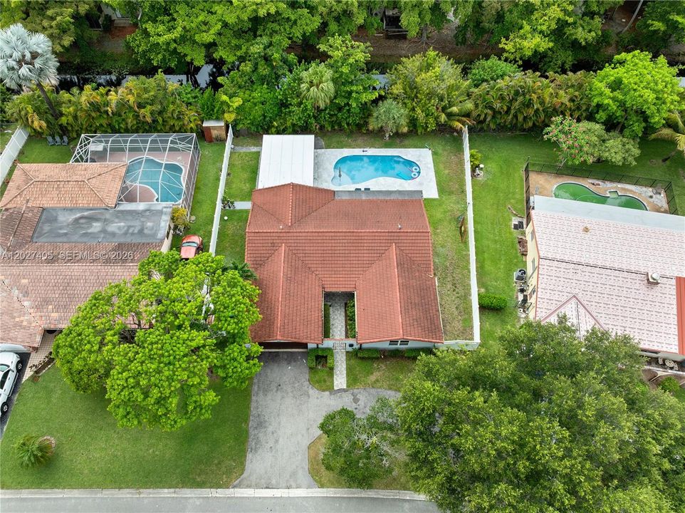 For Sale: $825,000 (4 beds, 2 baths, 1924 Square Feet)