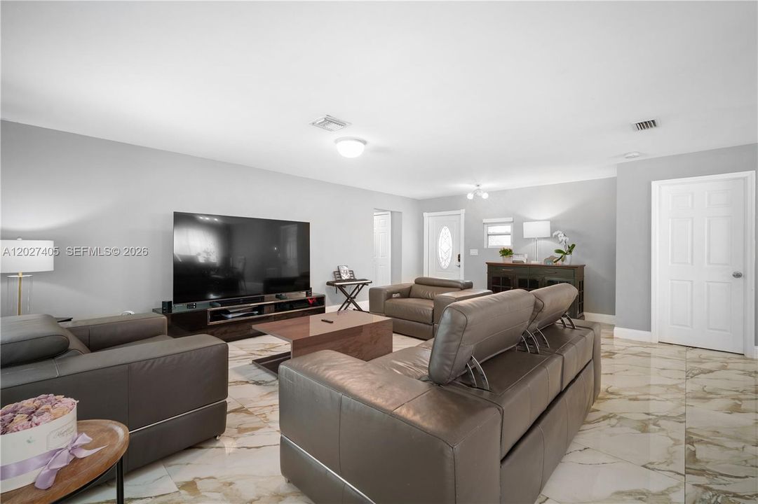 For Sale: $825,000 (4 beds, 2 baths, 1924 Square Feet)