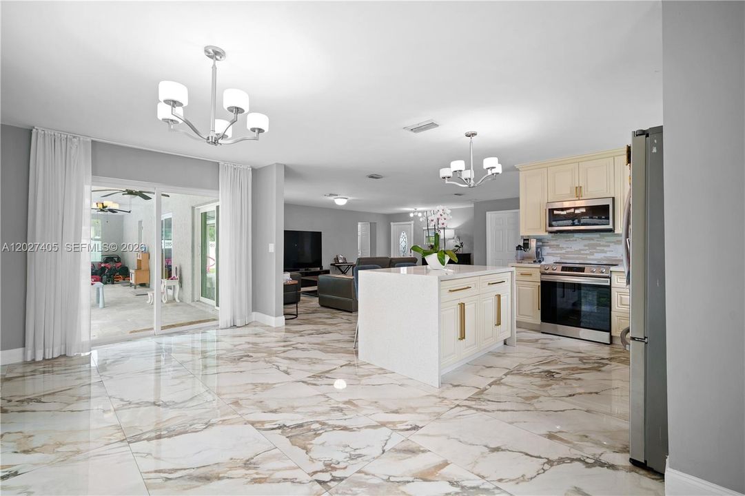 For Sale: $825,000 (4 beds, 2 baths, 1924 Square Feet)