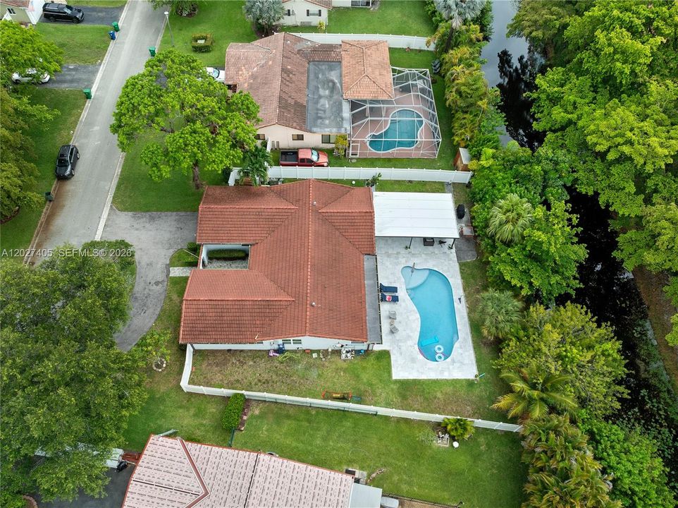 For Sale: $825,000 (4 beds, 2 baths, 1924 Square Feet)