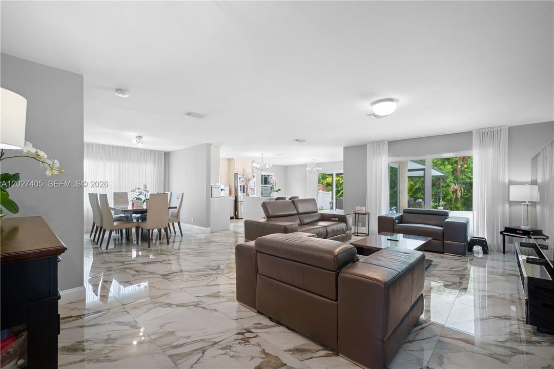 For Sale: $825,000 (4 beds, 2 baths, 1924 Square Feet)