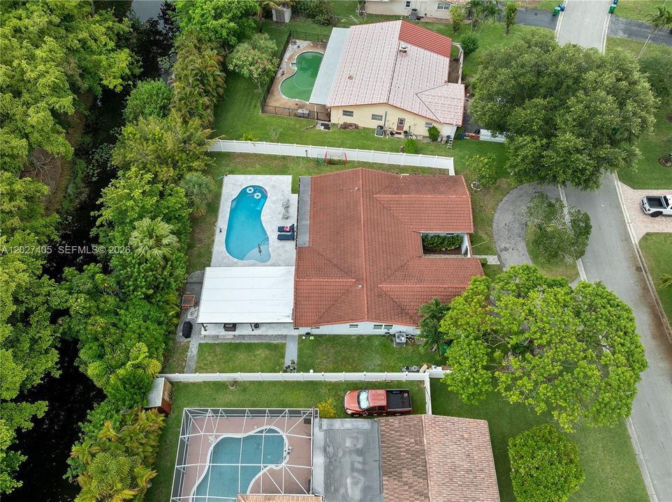 For Sale: $825,000 (4 beds, 2 baths, 1924 Square Feet)