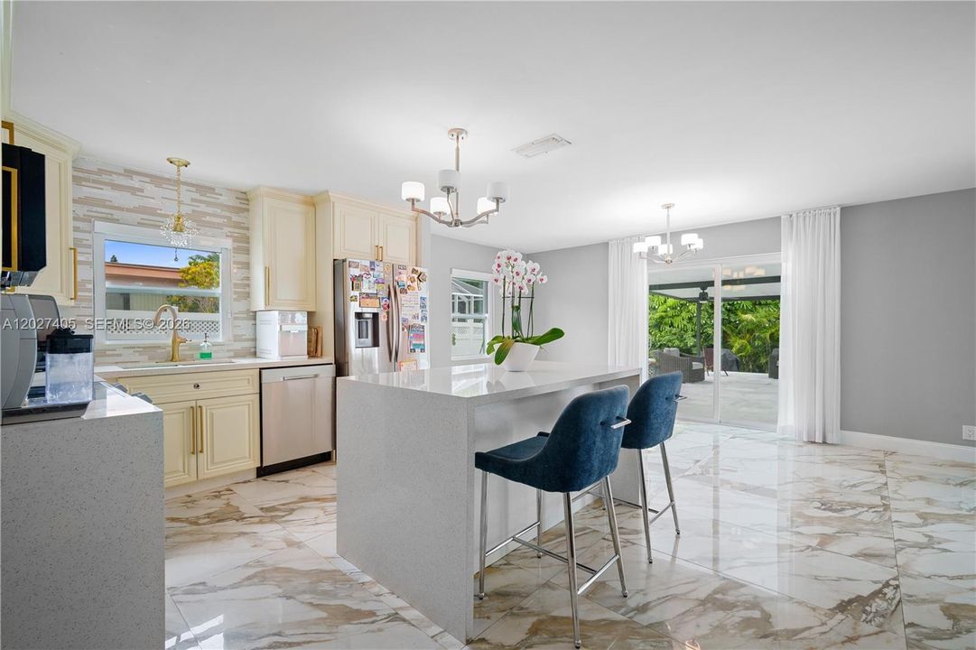 For Sale: $825,000 (4 beds, 2 baths, 1924 Square Feet)