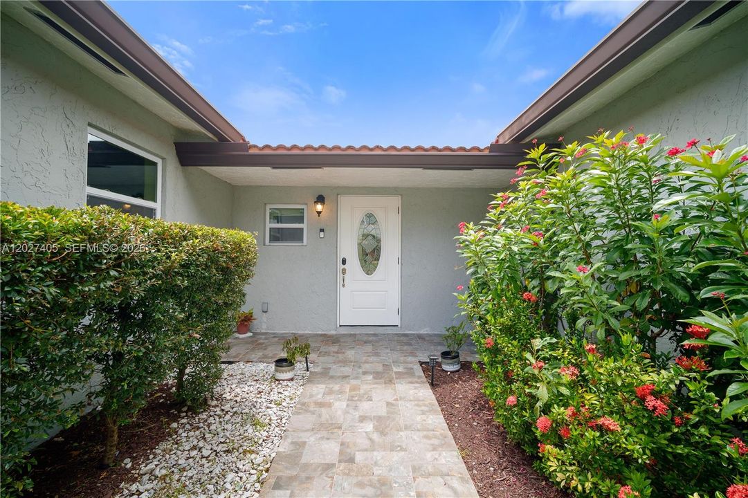 For Sale: $825,000 (4 beds, 2 baths, 1924 Square Feet)