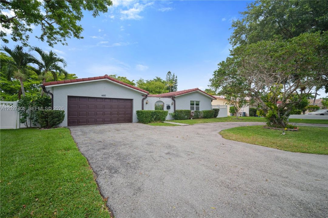 For Sale: $825,000 (4 beds, 2 baths, 1924 Square Feet)