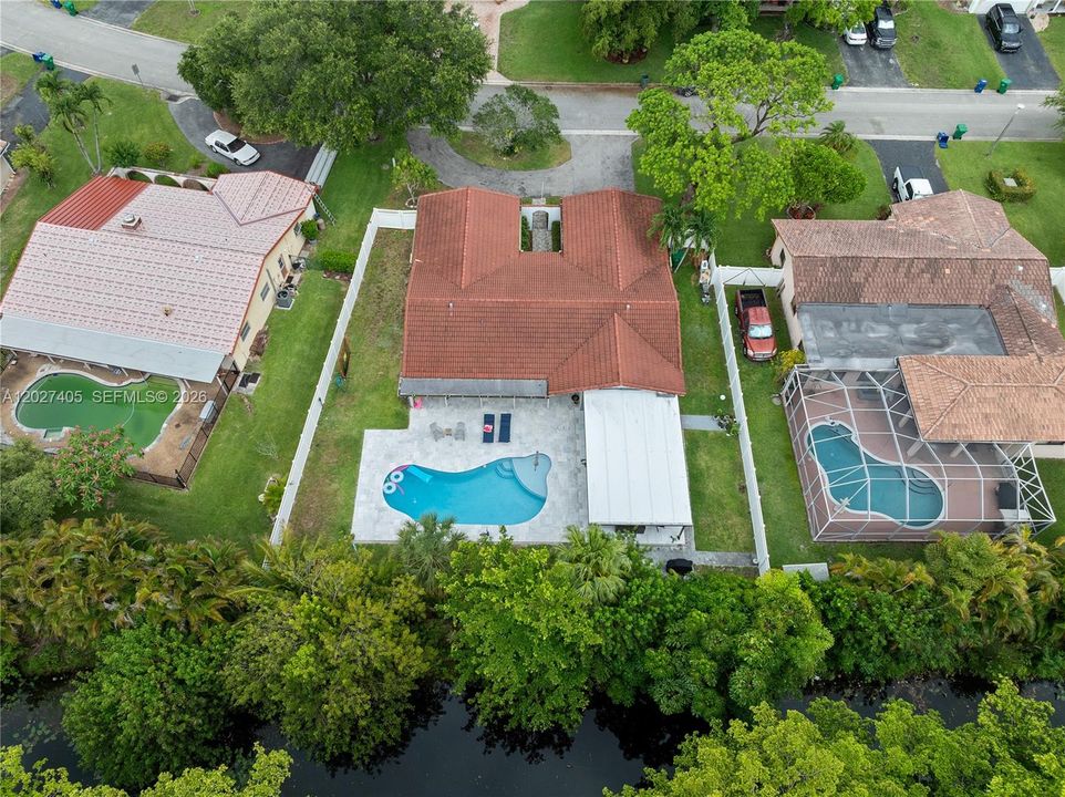 For Sale: $825,000 (4 beds, 2 baths, 1924 Square Feet)