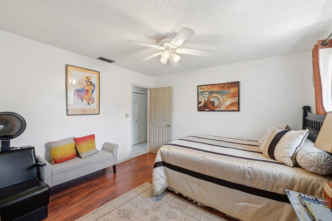 30_bedroom