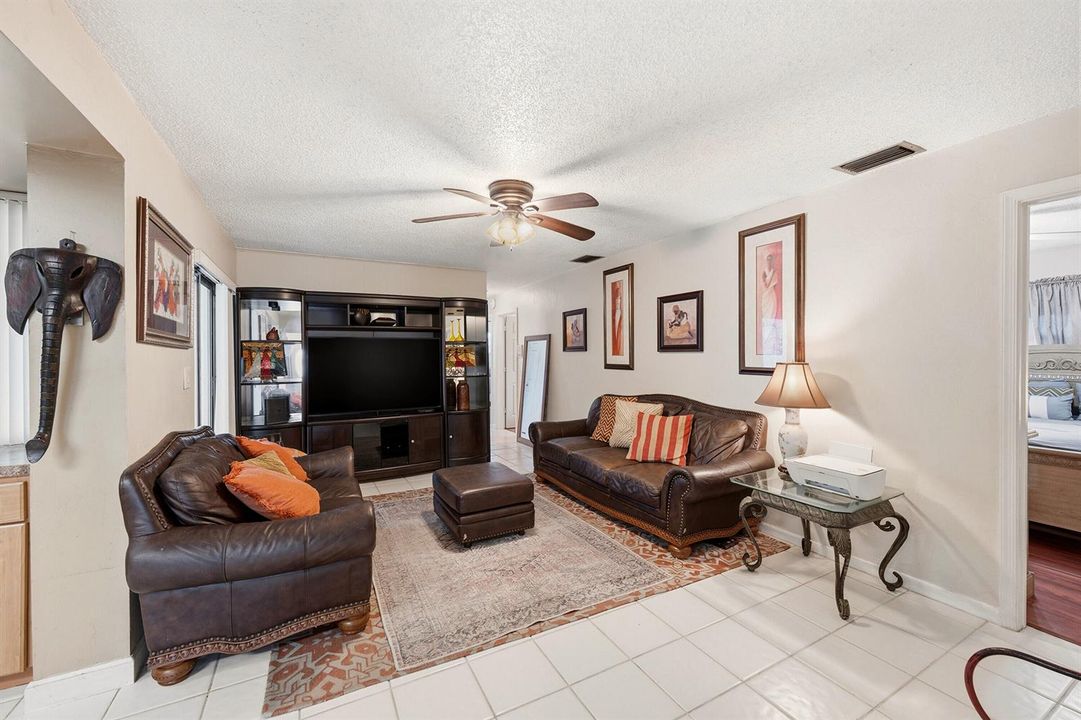 10_living room