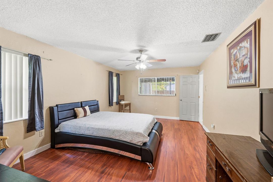 18_bedroom