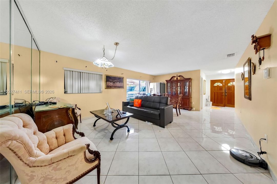 For Sale: $599,999 (3 beds, 2 baths, 1729 Square Feet)
