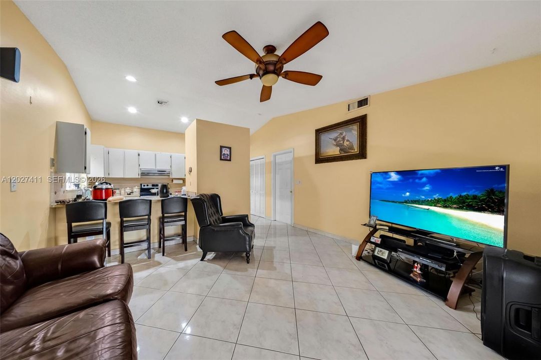 For Sale: $599,999 (3 beds, 2 baths, 1729 Square Feet)