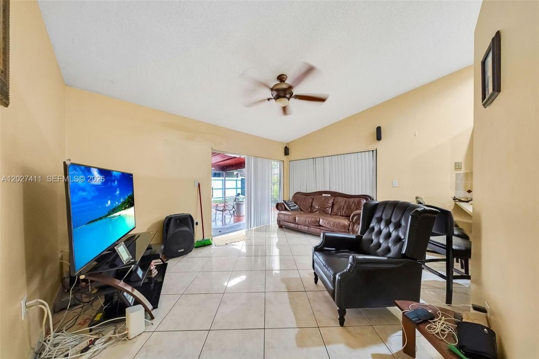 For Sale: $599,999 (3 beds, 2 baths, 1729 Square Feet)