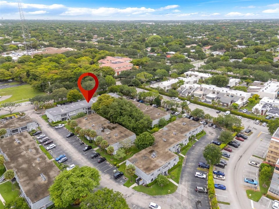 For Sale: $300,000 (2 beds, 2 baths, 1096 Square Feet)