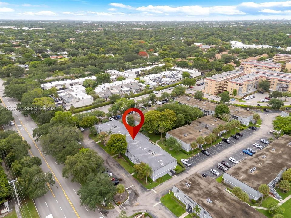 For Sale: $300,000 (2 beds, 2 baths, 1096 Square Feet)