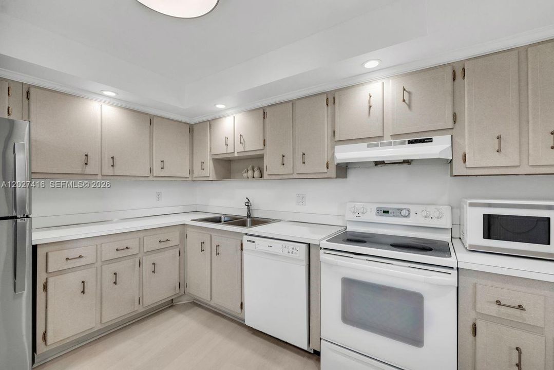 For Rent: $10,000 (2 beds, 2 baths, 1170 Square Feet)