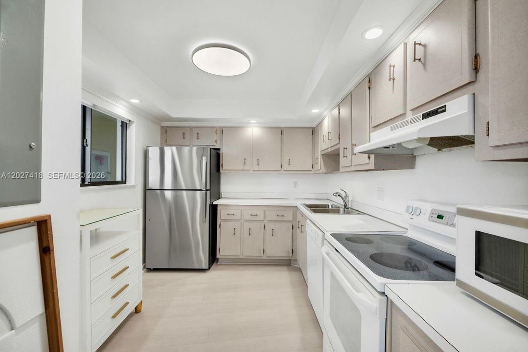 For Rent: $10,000 (2 beds, 2 baths, 1170 Square Feet)