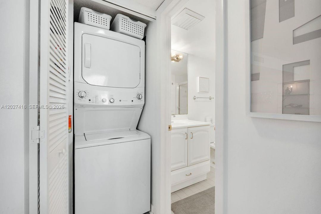 For Rent: $10,000 (2 beds, 2 baths, 1170 Square Feet)