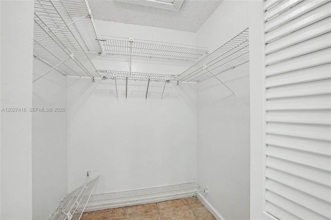 For Rent: $4,900 (3 beds, 2 baths, 1927 Square Feet)