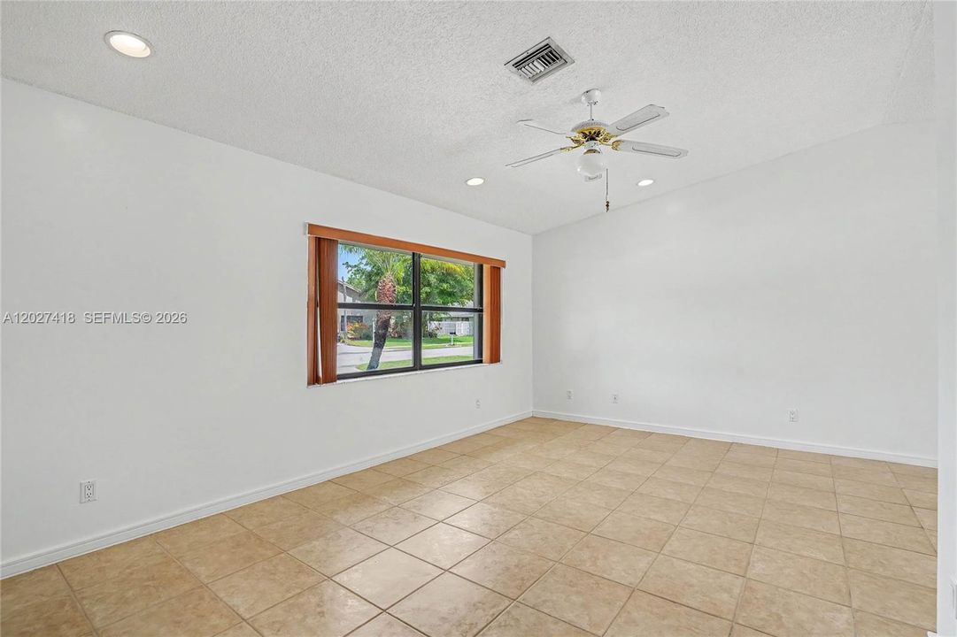 For Rent: $4,900 (3 beds, 2 baths, 1927 Square Feet)