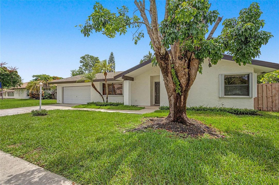 For Rent: $4,900 (3 beds, 2 baths, 1927 Square Feet)