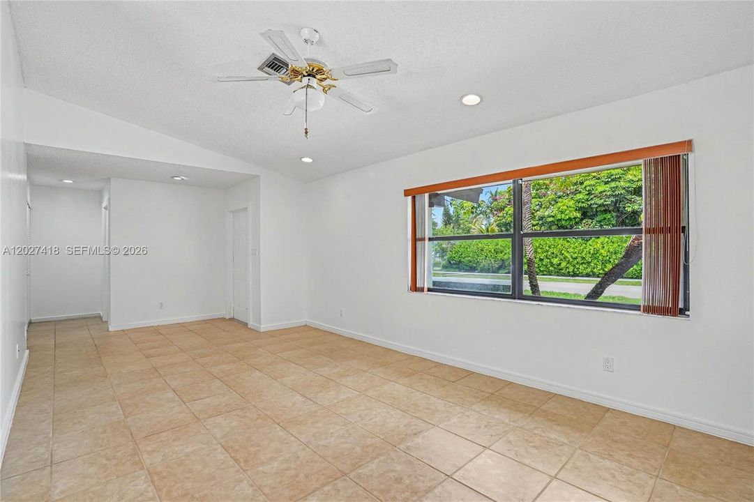 For Rent: $4,900 (3 beds, 2 baths, 1927 Square Feet)