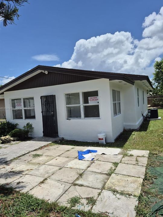 For Sale: $349,000 (3 beds, 1 baths, 1000 Square Feet)