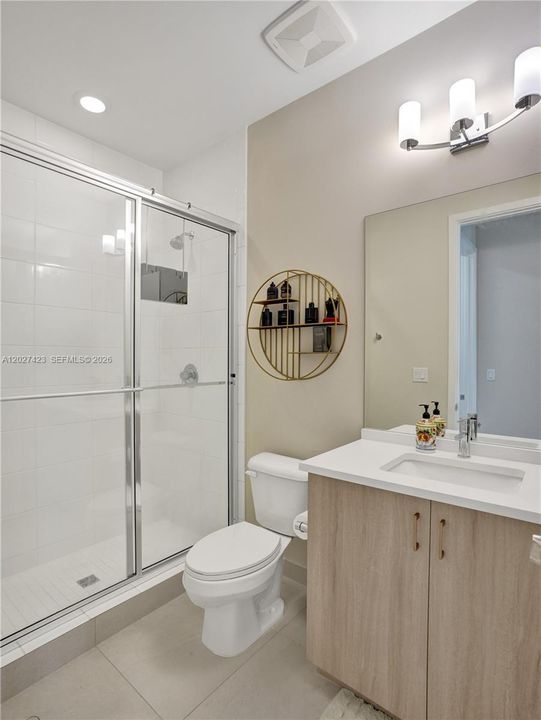 Activo con contrato: $15,500 (5 camas, 7 baños, 4605 Pies cuadrados)