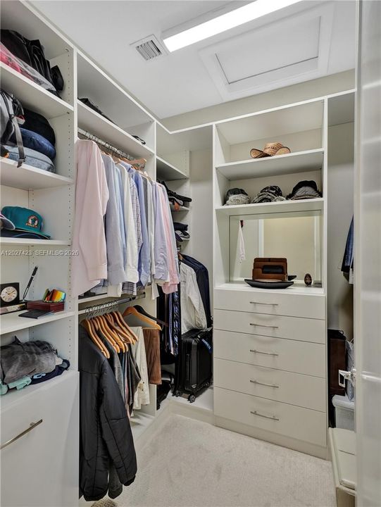 Activo con contrato: $15,500 (5 camas, 7 baños, 4605 Pies cuadrados)