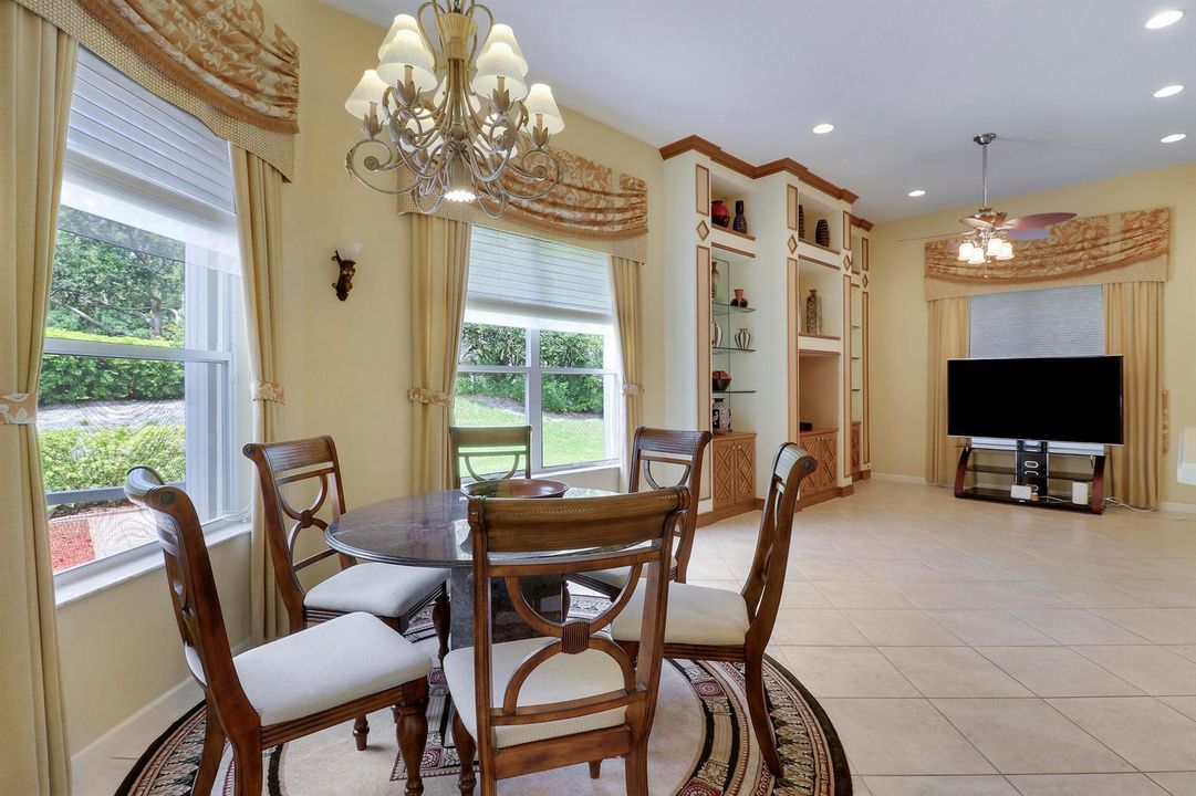 Casual Dining & Family Room