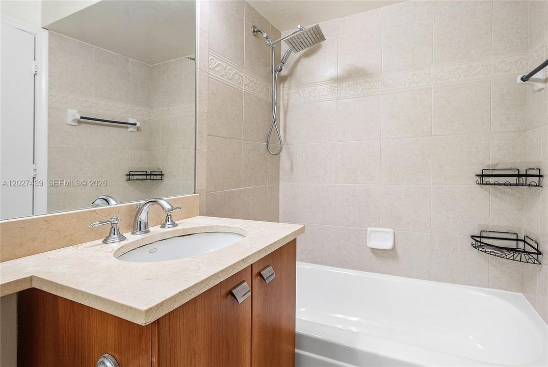 For Rent: $1,850 (1 beds, 1 baths, 630 Square Feet)