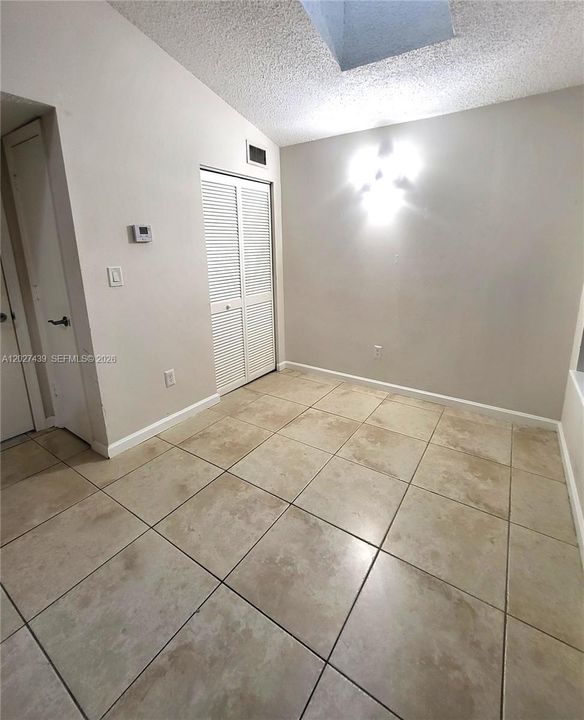 For Rent: $1,850 (1 beds, 1 baths, 630 Square Feet)