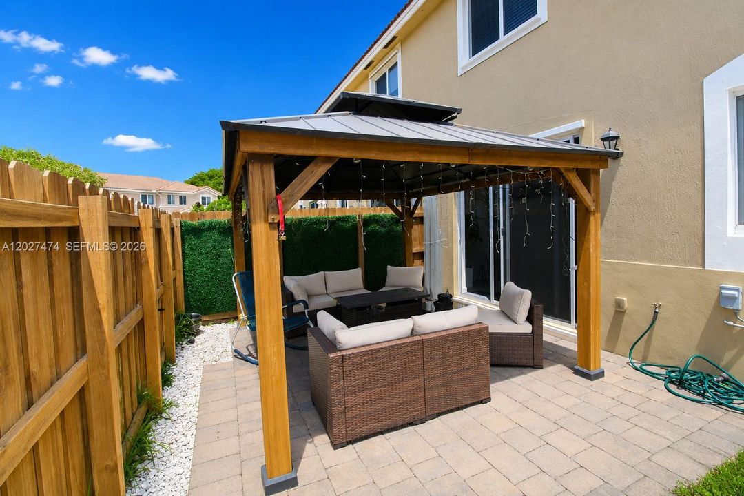 For Rent: $3,000 (3 beds, 2 baths, 1302 Square Feet)