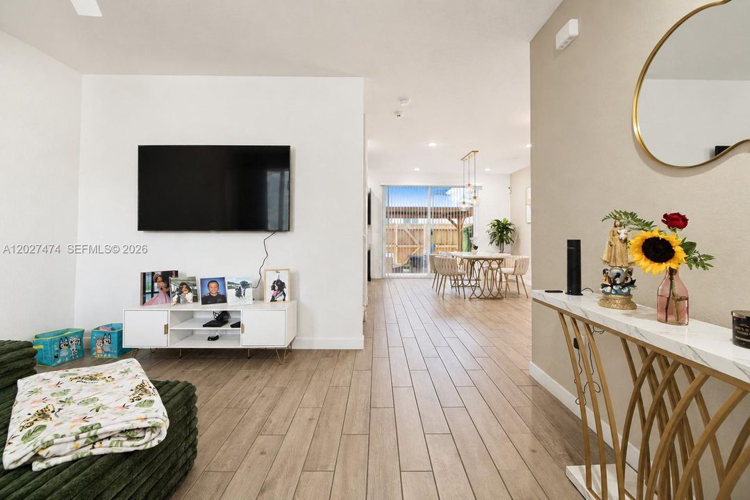 For Rent: $3,000 (3 beds, 2 baths, 1302 Square Feet)