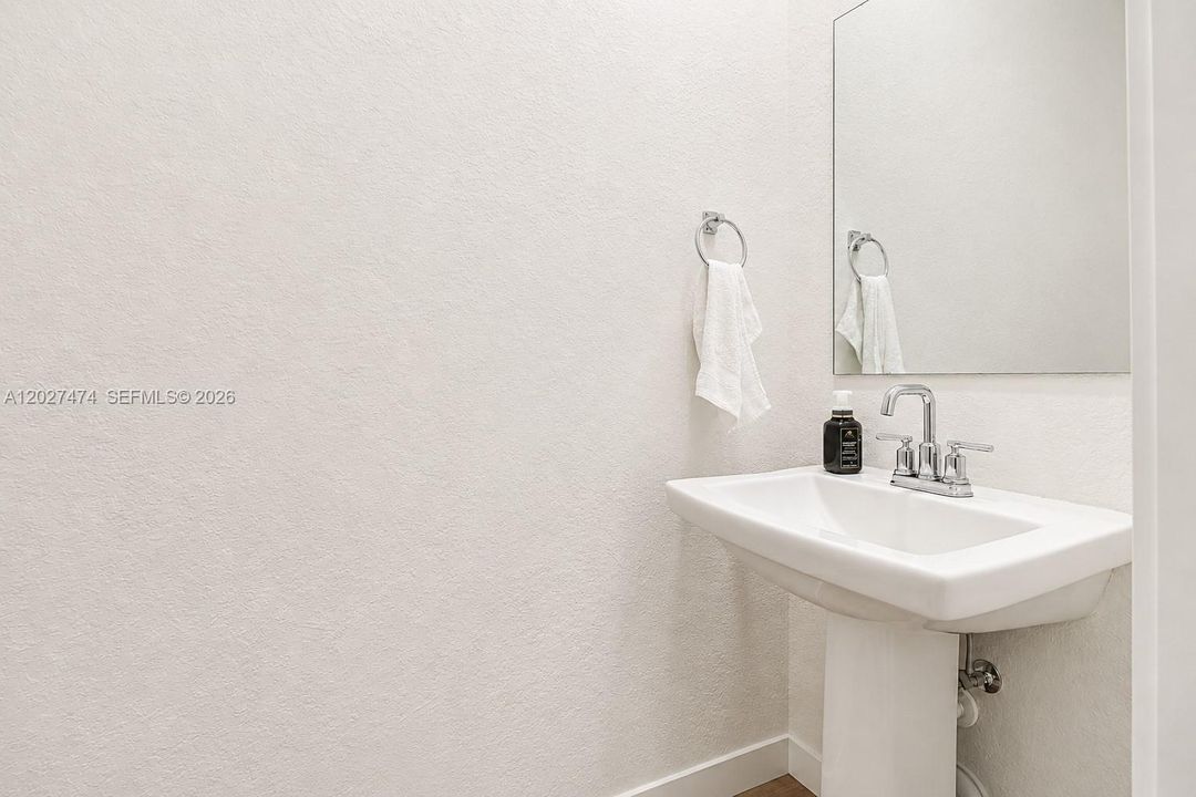 For Rent: $3,000 (3 beds, 2 baths, 1302 Square Feet)