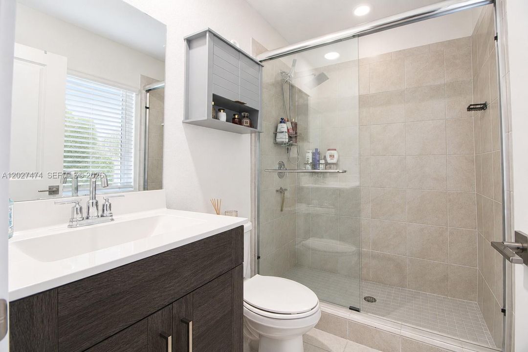 For Rent: $3,000 (3 beds, 2 baths, 1302 Square Feet)