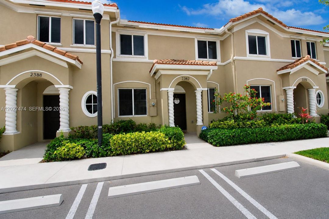 For Rent: $3,000 (3 beds, 2 baths, 1302 Square Feet)