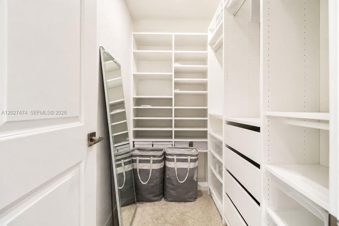 For Rent: $3,000 (3 beds, 2 baths, 1302 Square Feet)