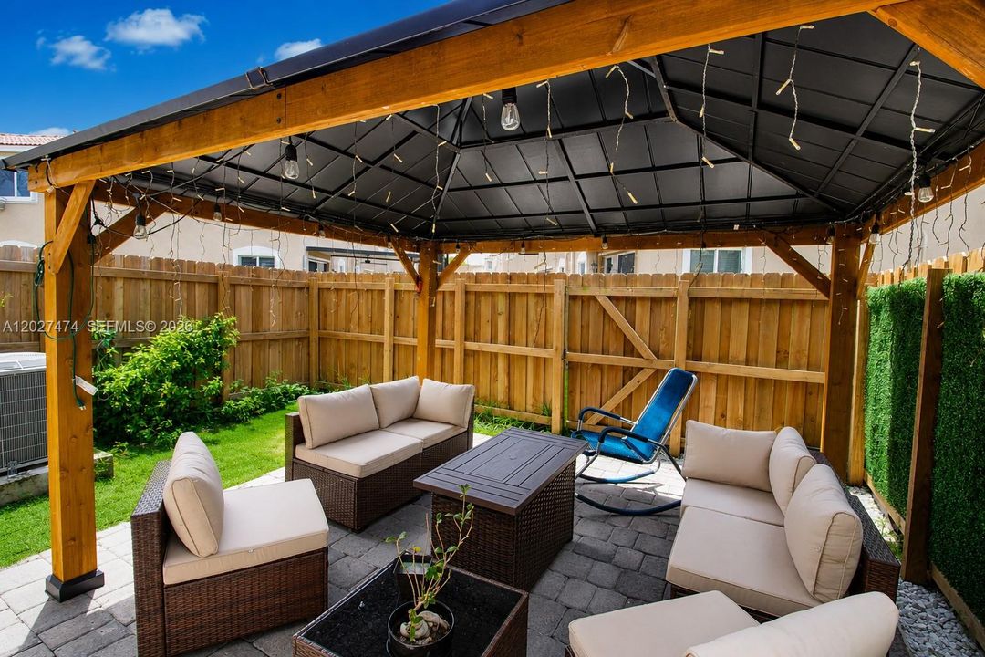 For Rent: $3,000 (3 beds, 2 baths, 1302 Square Feet)