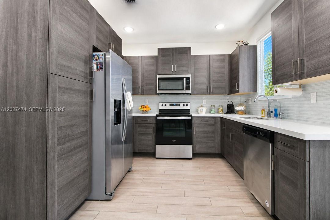 For Rent: $3,000 (3 beds, 2 baths, 1302 Square Feet)