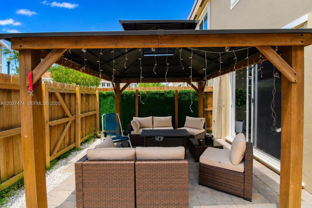 For Rent: $3,000 (3 beds, 2 baths, 1302 Square Feet)