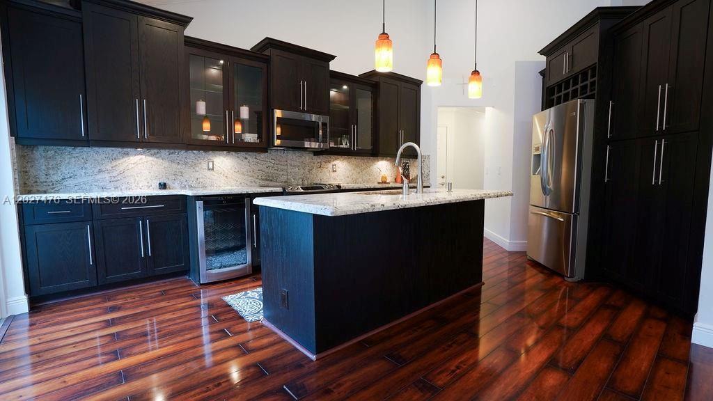 For Sale: $749,000 (3 beds, 2 baths, 1701 Square Feet)